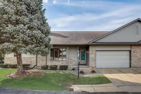 26 Village Homes Dr, Waunakee, WI 53597