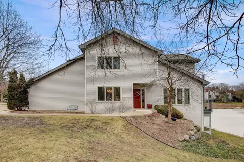 60 Hidden Hollow Trl, Madison, WI 53717