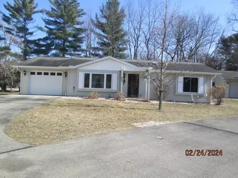 402 Quincy St #B, Friendship, WI 53934