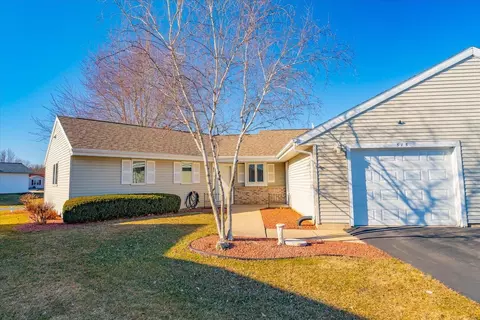 515 Meadowbrook Ct, Marshall, WI 53559