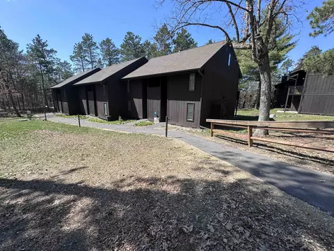1 Walnut Trl, Wisconsin Dells, WI 53965