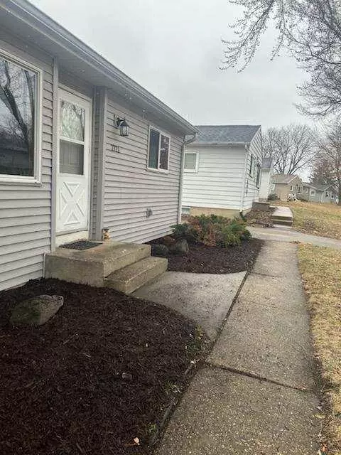 2721-2723 Victoria Ln, Madison, WI 53704