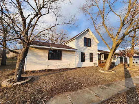 314 W Warehouse St, Muscoda, WI 53573