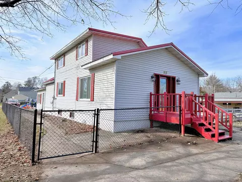 919 N Wacouta Ave, Prairie Du Chien, WI 53821