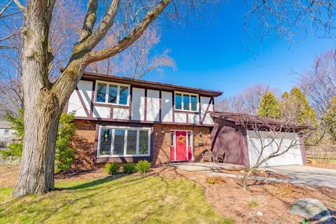 14 Regis Cir, Madison, WI 53711