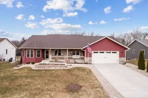 626 Pauquette Pines Ln, Poynette, WI 53955