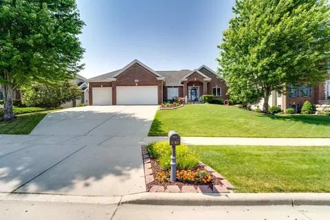 1060 Fincastle St, Oregon, WI 53575