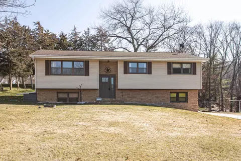 4001 Braelan Ln, Hazel Green, WI 53811