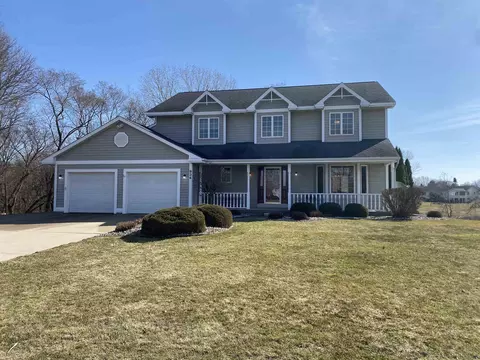 934 Sentinel Dr, Janesville, WI 53546