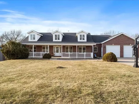 4300 Bluff Point Ct, Hazel Green, WI 53811