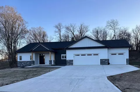 3107 Rockport Park Dr, Janesville, WI 53548