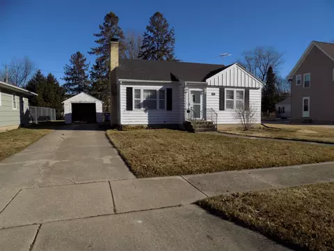 915 Blaine Ave, Janesville, WI 53545