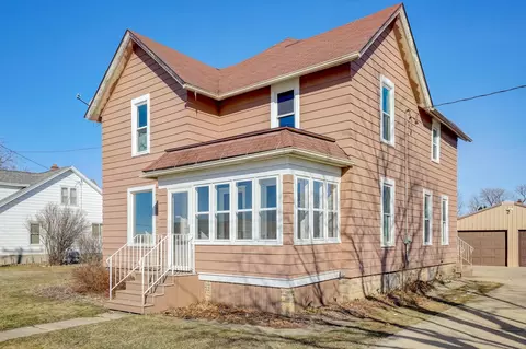 121 W Winnebago St, Friesland, WI 53935