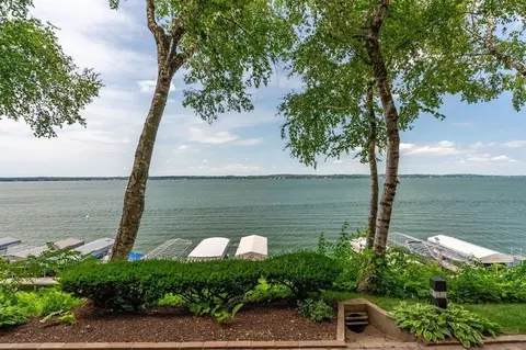 3100 Lake Mendota Dr #605, Madison, WI 53705