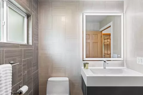 Bath - w1188 Spring Grove Road, Green Lake, WI 54941 photo 4 of 6