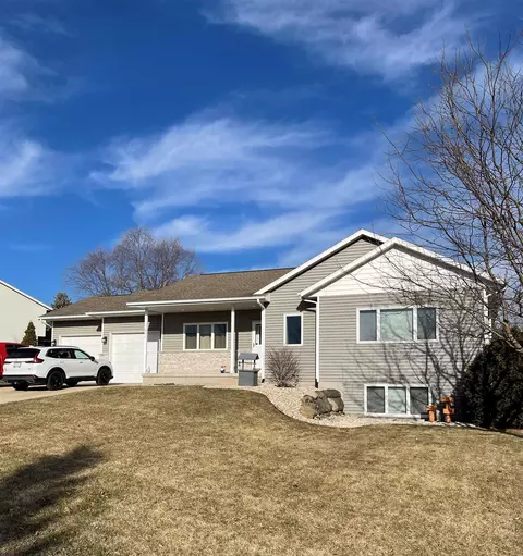 801 Nash Ln, Deforest, WI 53532