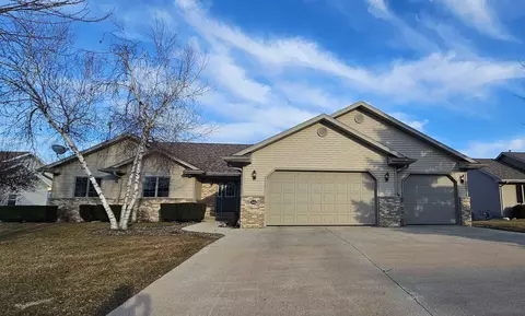 346 Pinecrest Ct, Mayville, WI 53050