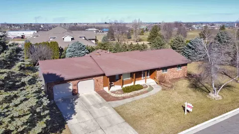 1408 E Lincoln St, Mount Horeb, WI 53572