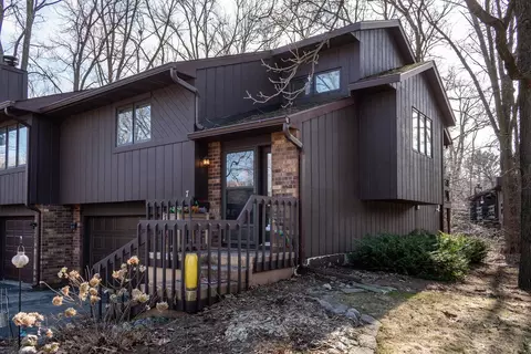 7 Hickory Hollow Dr, Madison, WI 53705