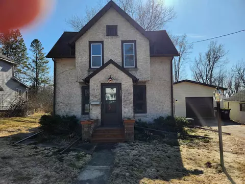 207 Draper St, North Freedom, WI 53951