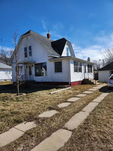 323 E Walnut St, North Freedom, WI 53951