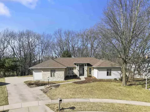 35 Fairway Meadows Ct, Oregon, WI 53575