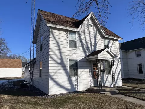 709 W Cook St, Portage, WI 53901