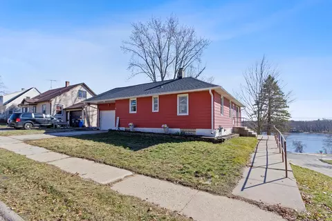 1134 W Pleasant St, Portage, WI 53901