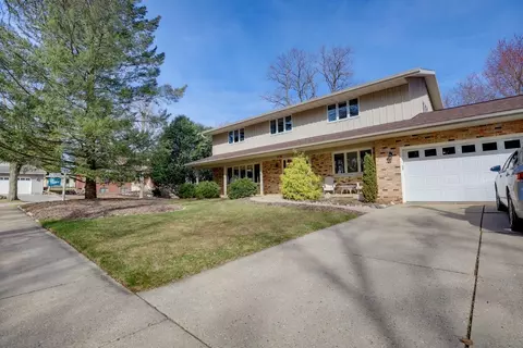 5118 Black Oak Dr, Madison, WI 53711