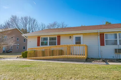 665 S Main St #4, Oregon, WI 53575