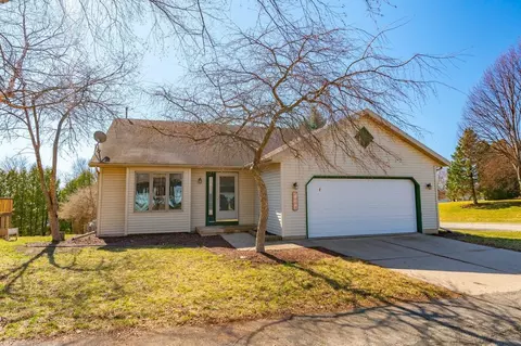 2953 Foxwood Trl, Madison, WI 53713