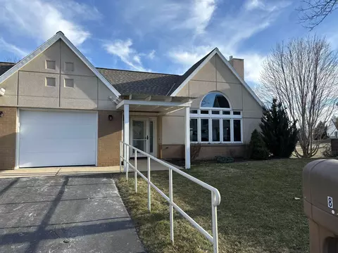 8 Sebring Ct, Madison, WI 53719