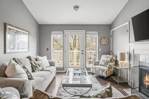 921 Harbor House Dr #6, Madison, WI 53719