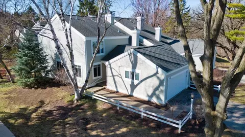 70 Oak Creek Trl, Madison, WI 53717