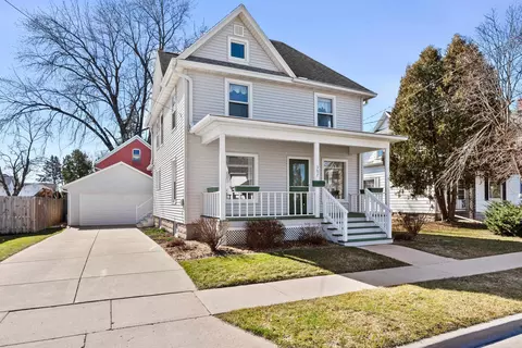 307 4th St, Beaver Dam, WI 53916