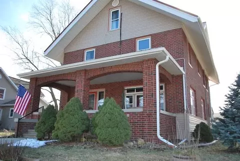 315 W Main St, Mount Horeb, WI 53572