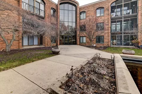 6302 Mineral Point Rd #202, Madison, WI 53705
