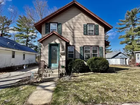 723 Ridge St, Baraboo, WI 53913