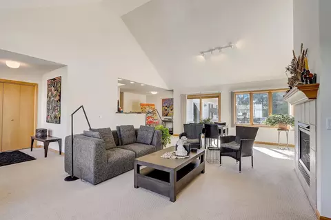 7912 Courtyard Dr, Madison, WI 53719
