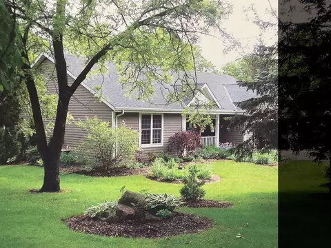s30w30400 Sunset Dr, Waukesha, WI 53189
