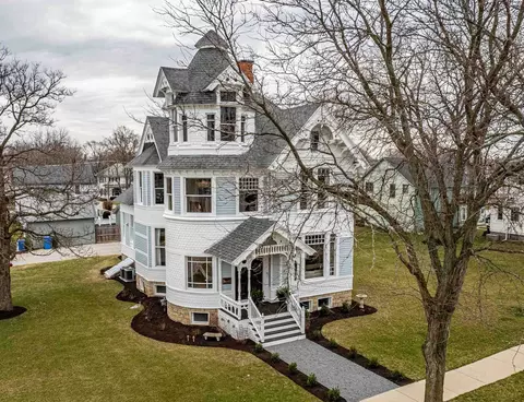 902 1st Center Ave, Brodhead, WI 53520