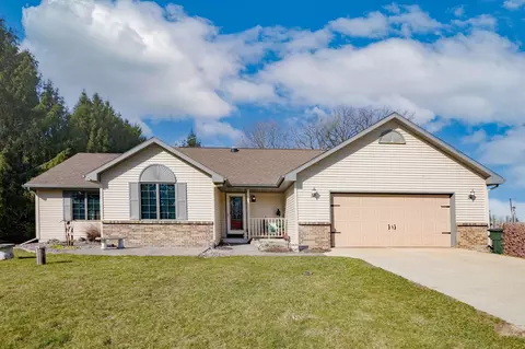 9951 N Clear Lake Rd, Milton, WI 53563