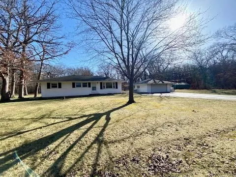 1019 W Sunny Ln, Janesville, WI 53546