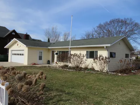 307 Mill St, Fox Lake, WI 53933