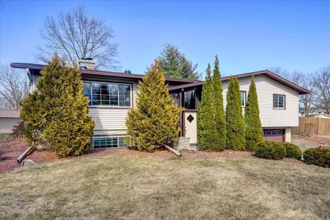 5640 Riveredge Rd, Waunakee, WI 53597