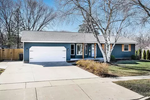 910 Stony Rd, Lake Mills, WI 53551
