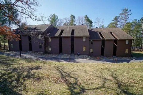 9 Cedar Trl, Wisconsin Dells, WI 53965