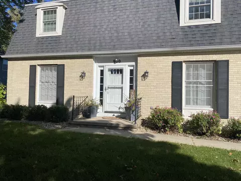 900 Eisenhower Rd, Stoughton, WI 53589