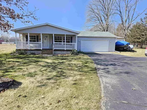 213 Fran Ct, Oxford, WI 53952