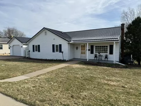 417 E Division St, Dodgeville, WI 53533